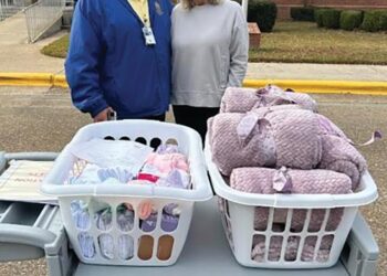 DAR donates to the VA