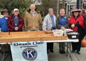 Eaton speaks to Kiwanis