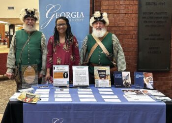 Herron and Burke present Captain Jouett and Travelin Trunk to Georgia Historical Society