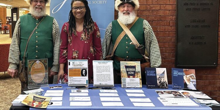 Herron and Burke present Captain Jouett and Travelin Trunk to Georgia Historical Society