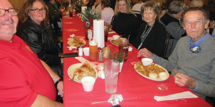 Kiwanis holds Christmas dinner