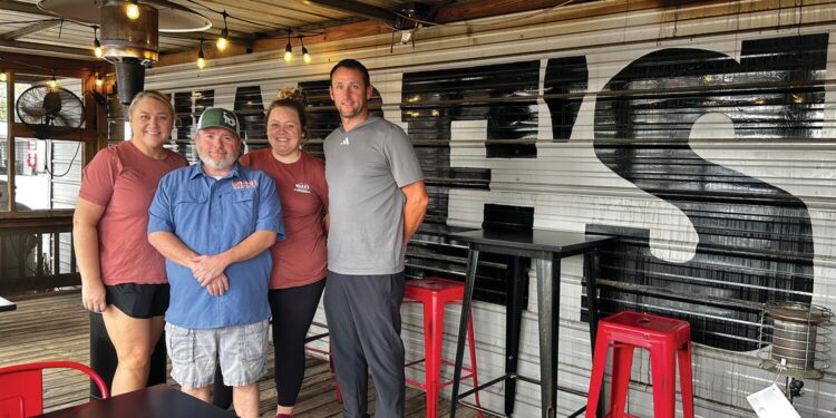 Men’s Golf Association and Ware’s BBQ provide Thanksgiving meals