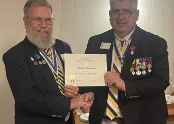 Senior VP Tankersley installs Wiregrass President and Officers