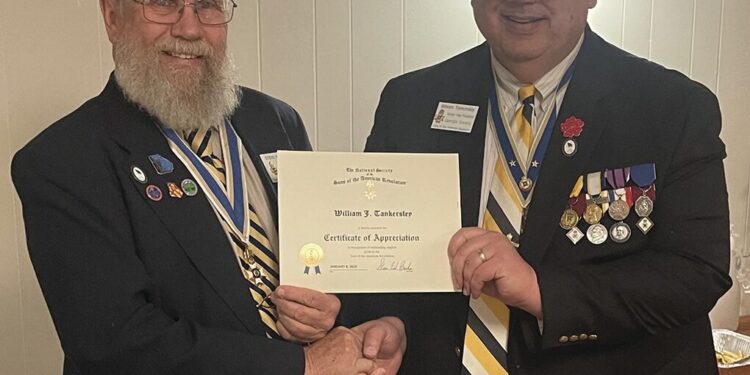 Senior VP Tankersley installs Wiregrass President and Officers