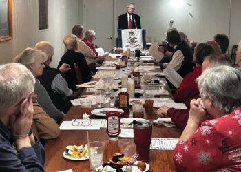 Burton speaks to Wiregrass Chapter