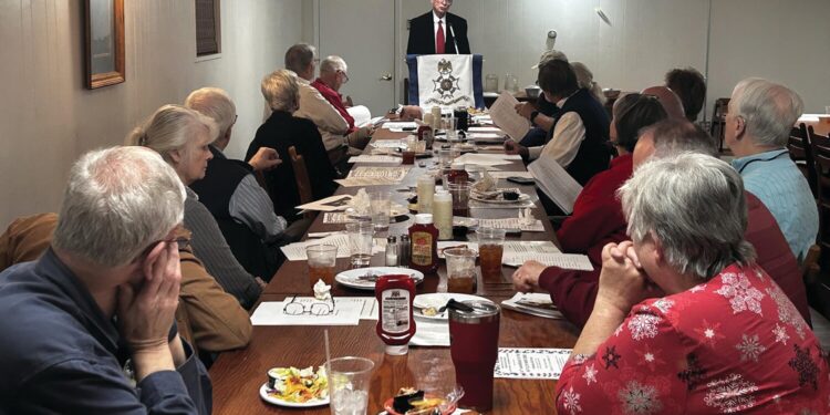 Burton speaks to Wiregrass Chapter