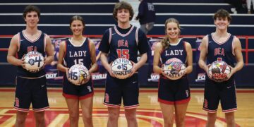 DE Eagles celebrate seniors