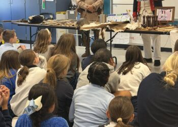 Herron and Walker present Travelin Trunk Revolutionary War program