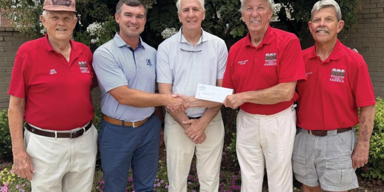 Citizens Bank donates to Wreaths Across America