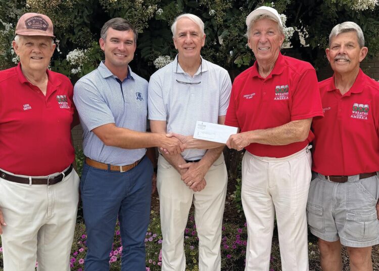 Citizens Bank donates to Wreaths Across America
