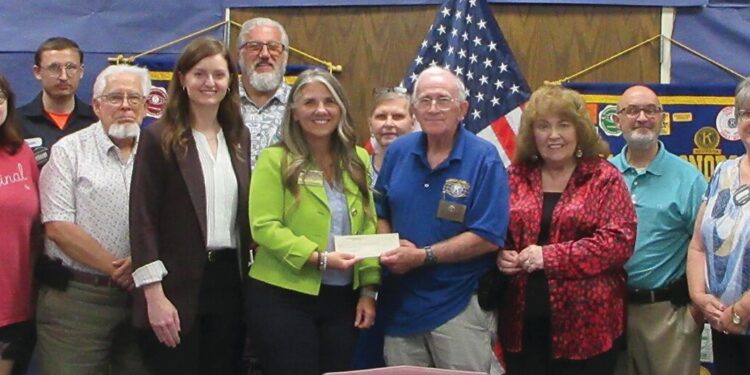 Eaton and Williamson speak to Kiwanis
