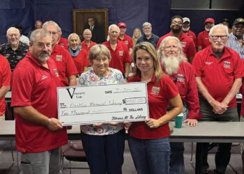 Nasworthy presents check to Franklin Memorial Library