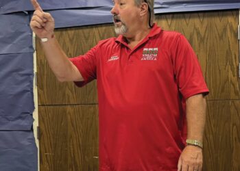 Nasworthy speaks to Veterans at the Library