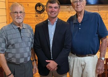 Frye speaks to Exchange Club